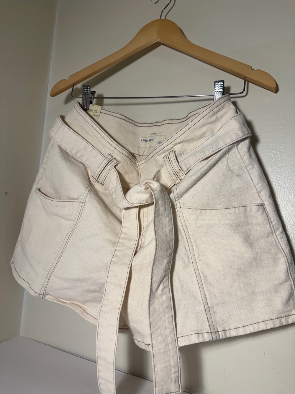 High-Waist Tie-Belt Women's Shorts - Cream Size 13/30